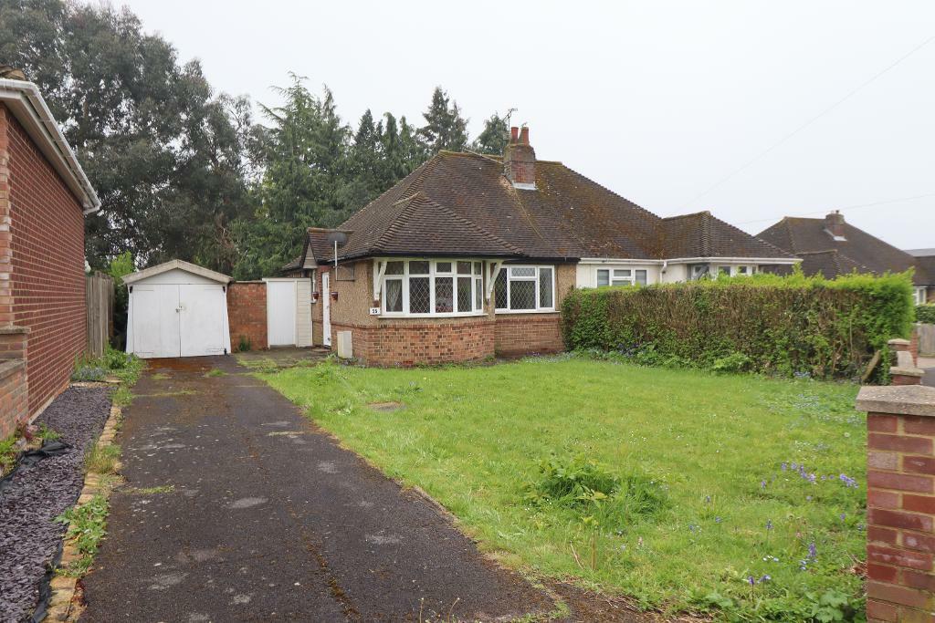2 bedroom bungalow for sale in Poplars Close, Stopsley, Luton