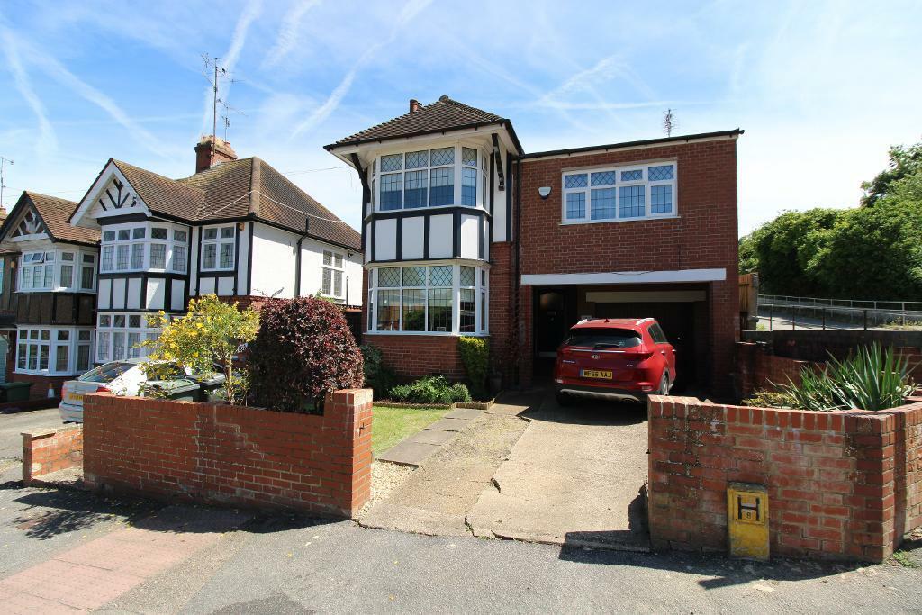 Main image of property: Cutenhoe Road, South Luton, Luton, Bedfordshire, LU1 3NJ