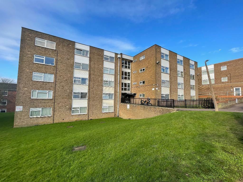 1 bedroom apartment for sale in Burfield Court, Stopsley, Luton