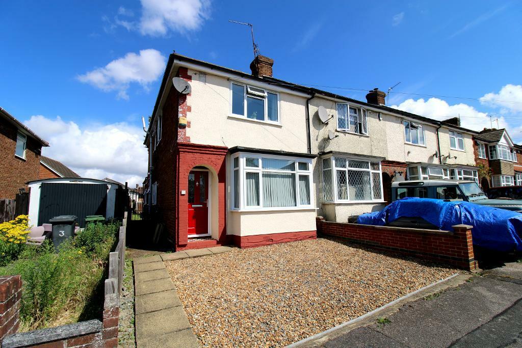 2 bedroom end of terrace house for sale in Chesford Road, Putteridge, Luton, Bedfordshire, LU2