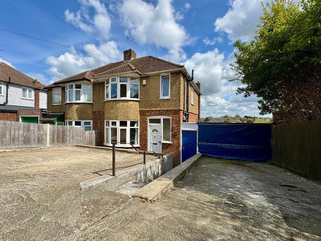 Main image of property: Walcot Avenue, Round Green, Luton, Bedfordshire, LU2 0PP