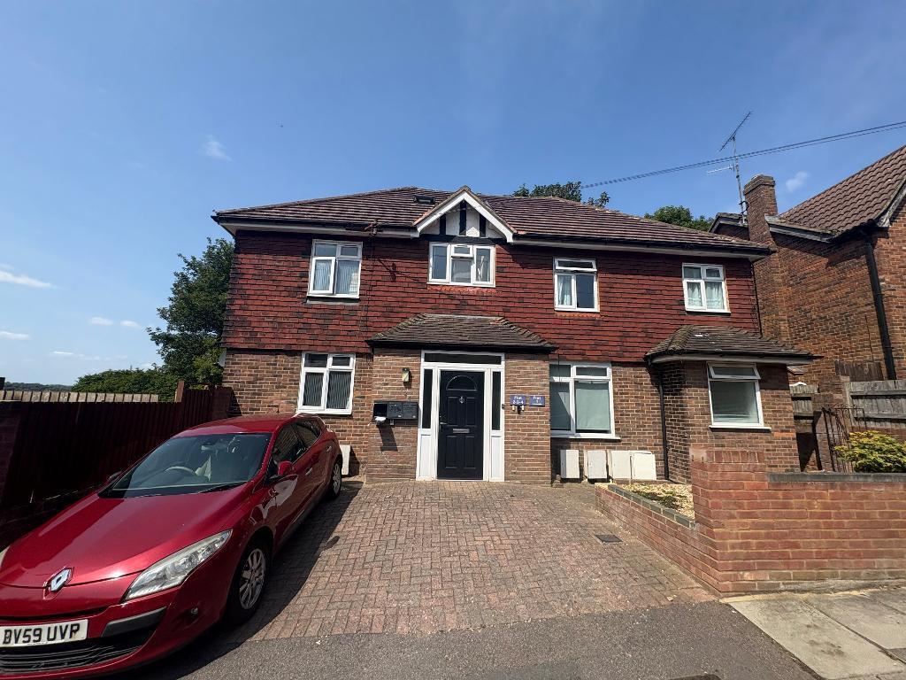 Main image of property: Pomfret Avenue, Luton, Bedfordshire, LU3 4BU