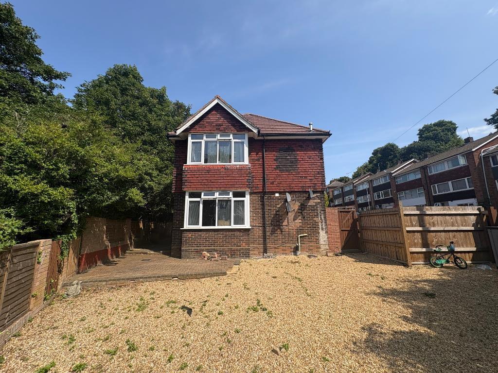 Main image of property: Pomfret Avenue, Luton, Bedfordshire, LU2 0JL