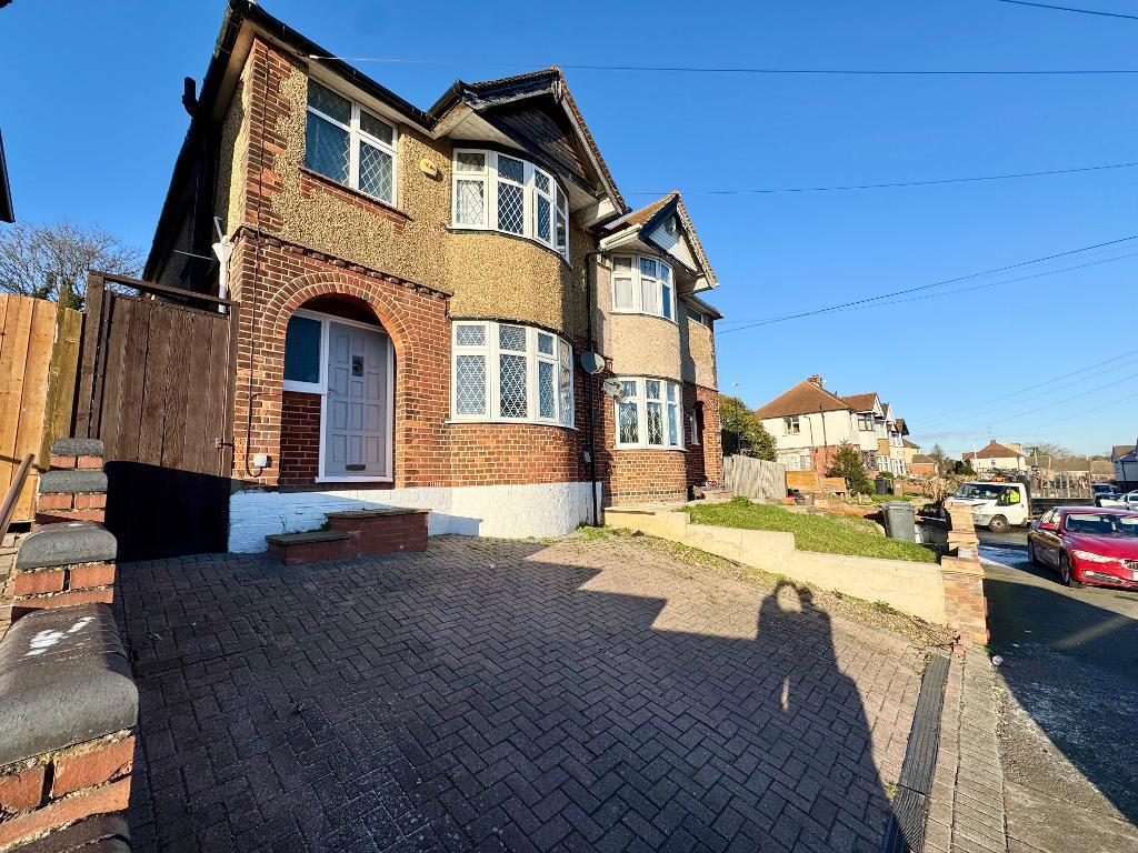 Main image of property: Taunton Avenue, Round Green, Luton, Bedfordshire, LU2 0LN