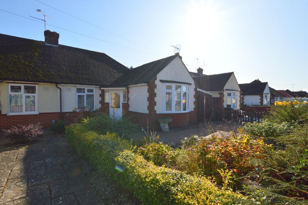3 bedroom bungalow for sale in Mixes Hill Road, Stopsley, Luton