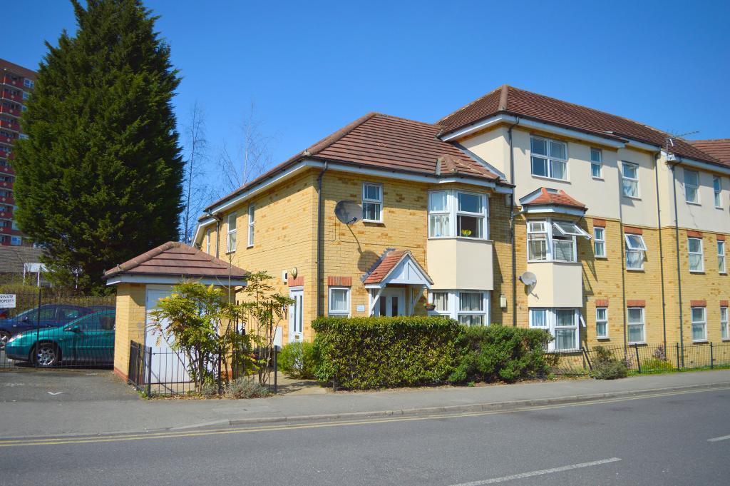 2 bedroom apartment for sale in Strathmore Avenue, South Luton, Luton, Bedfordshire, LU1 3NU, LU1