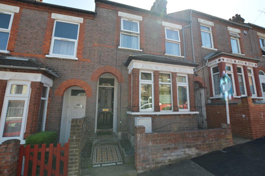 3 bedroom terraced house for sale in Chiltern Rise, South Luton, Luton, Bedfordshire, LU1 5HF, LU1