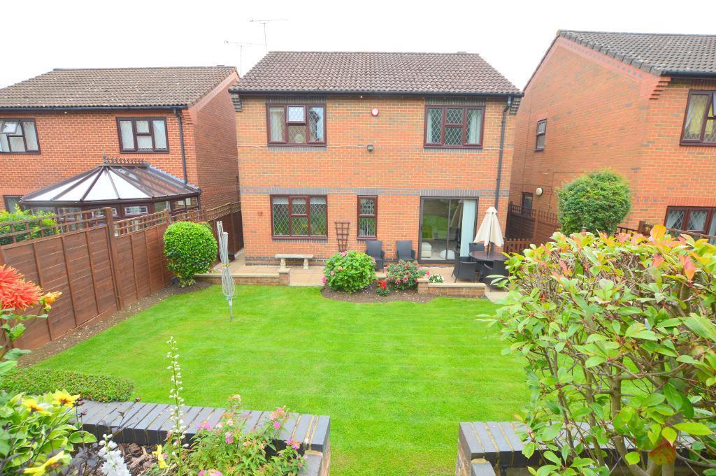 4 bedroom detached house for sale in Malthouse Green, Wigmore, Luton