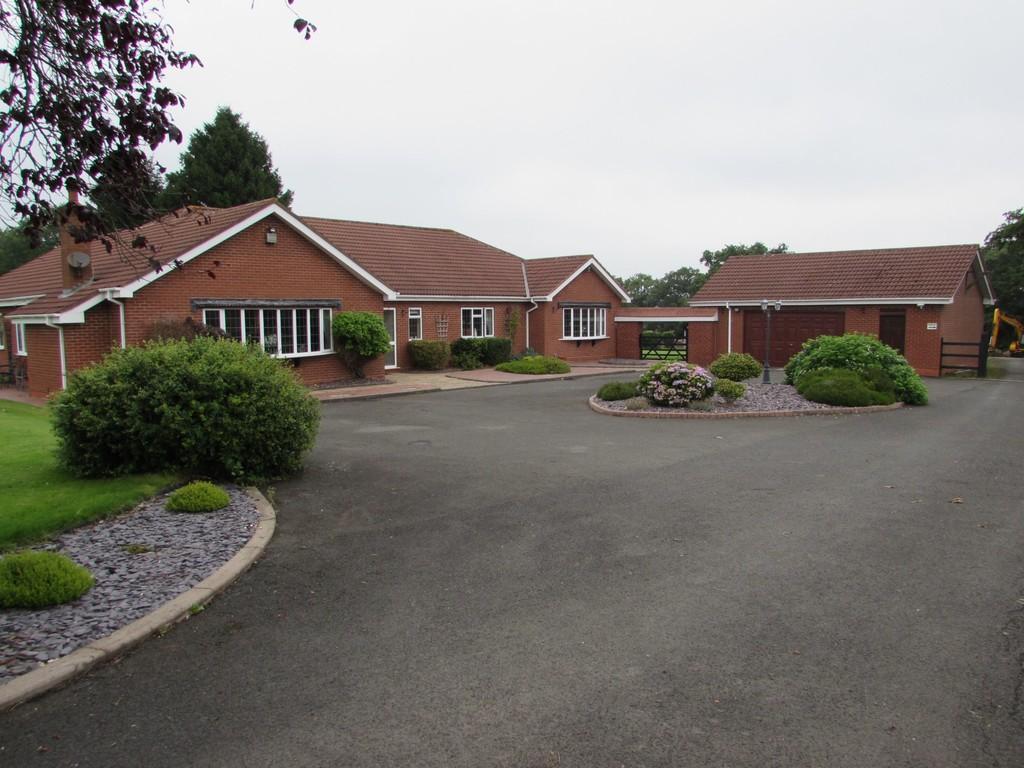 5 bedroom detached bungalow for sale in Alcester Road, Wythall, B47