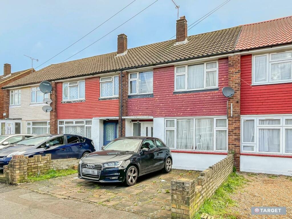 4 bedroom terraced house for sale in Avondale Crescent EN3