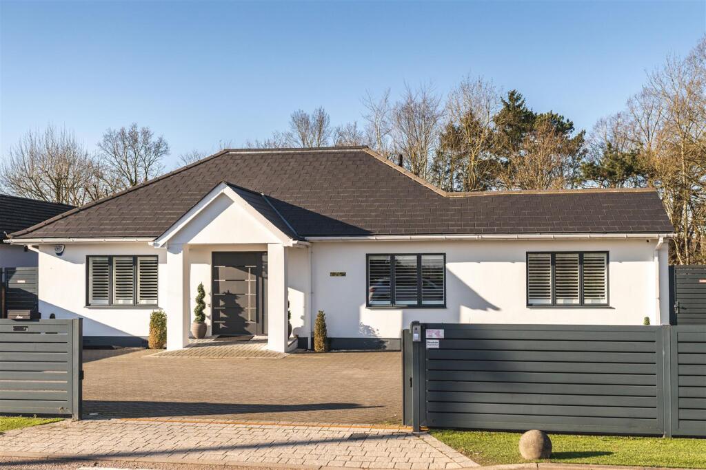 Main image of property: Vineyards Road, Northaw, Potters Bar