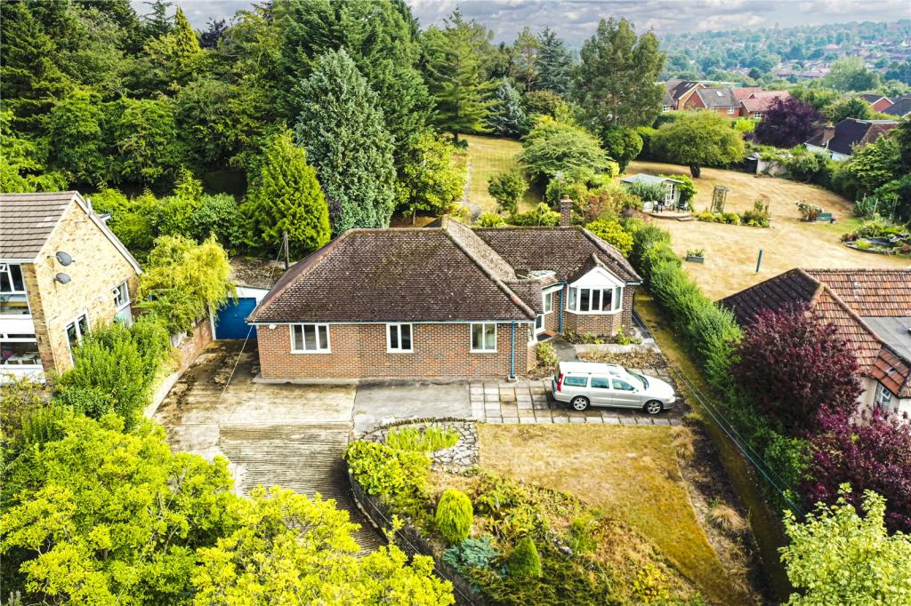 3 bedroom detached house for sale in New Road, Northchurch, Berkhamsted