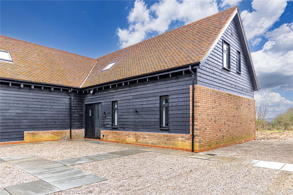 3 bedroom end of terrace house for sale in The Barns, Nash Mills, Hemel