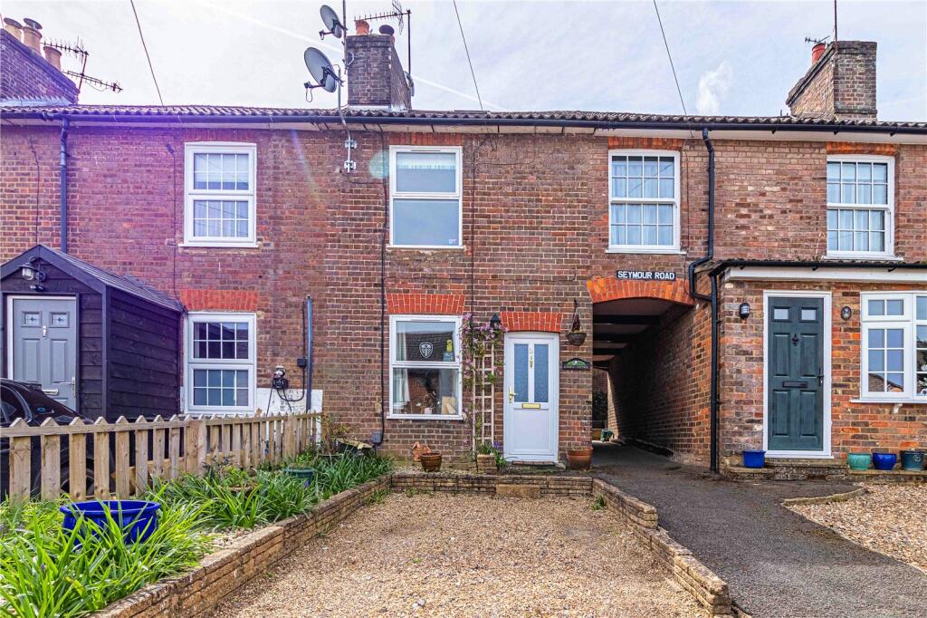 2 bedroom terraced house for sale in Seymour Road, Northchurch