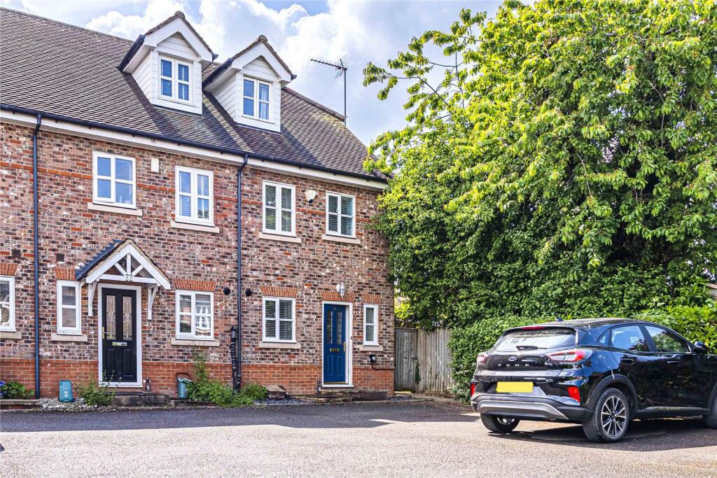Main image of property: Applecroft, Northchurch, Berkhamsted, Hertfordshire, HP4