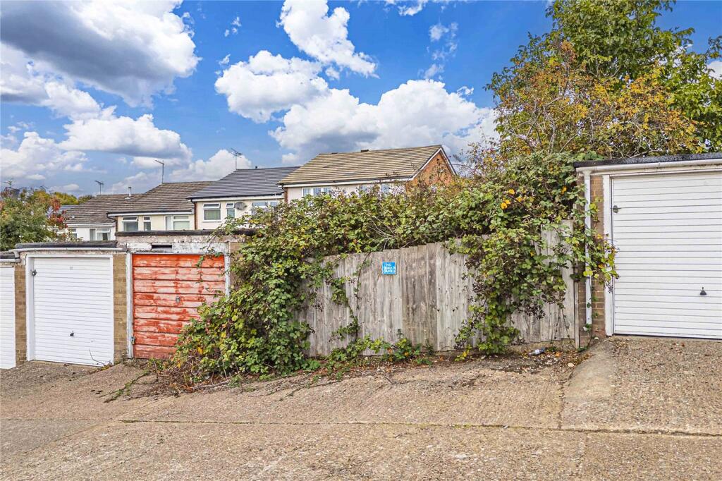 Main image of property: Land To Rear Of Small Acre, Hemel Hempstead, Hertfordshire, HP1