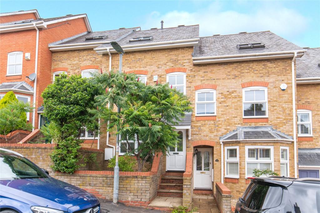 3 bedroom terraced house for sale in Cross Oak Road, Berkhamsted