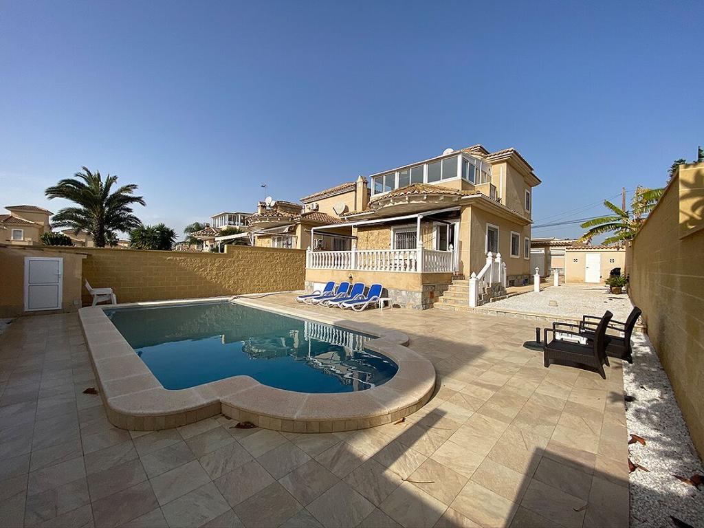4 bedroom detached house for sale in Torrevieja, Alicante, Spain