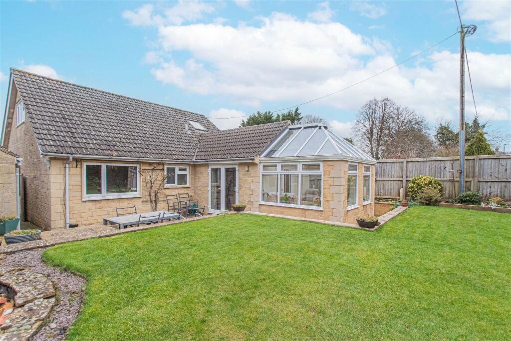 4 bedroom detached house for sale in Priory Way, Tetbury, GL8