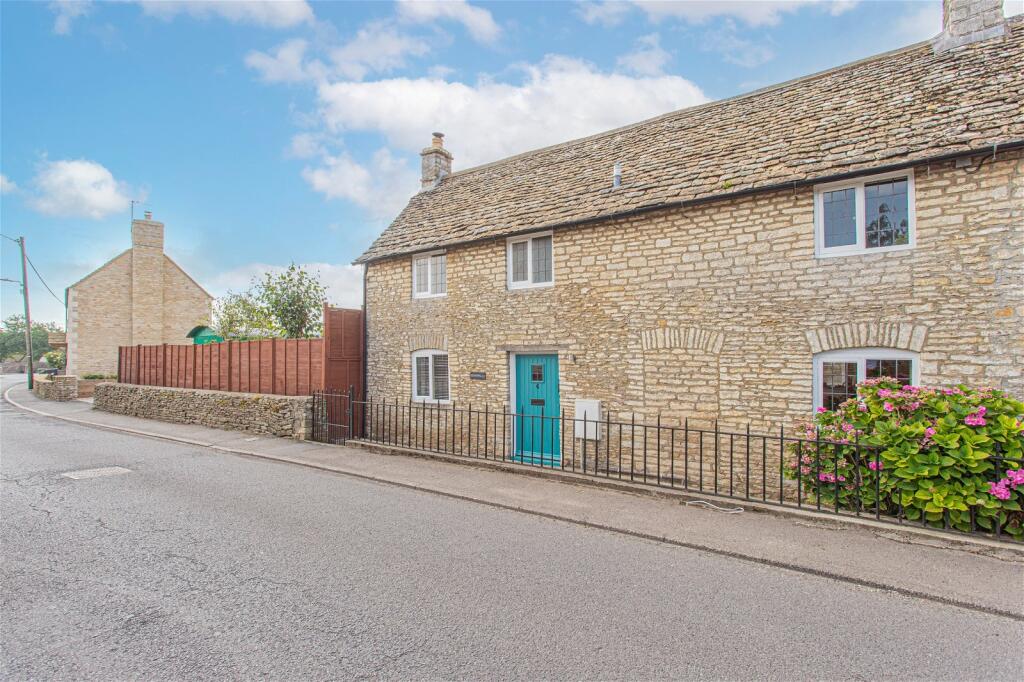 3 bedroom semidetached house for sale in Chavenage Lane, Tetbury, GL8