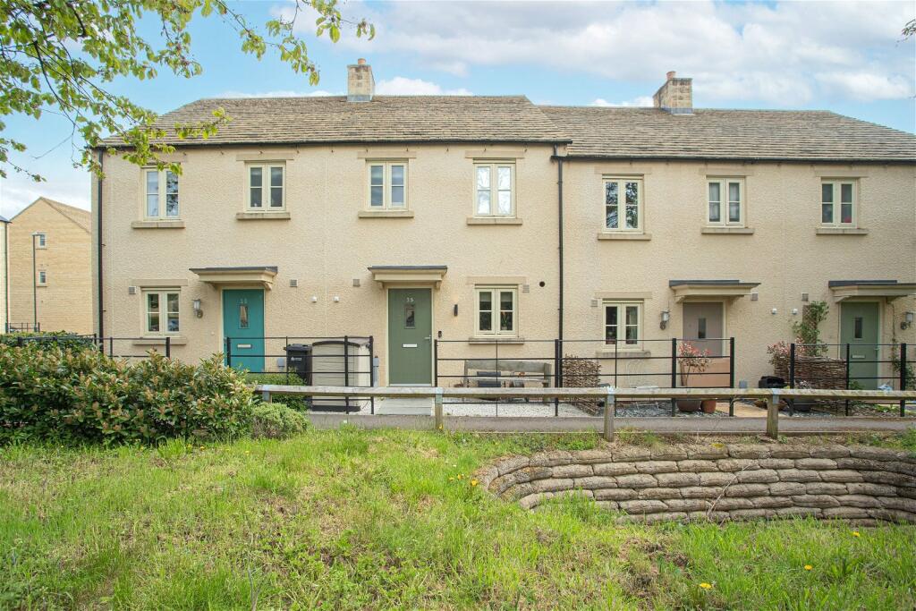 2 bedroom terraced house for sale in Brays Avenue, Tetbury, GL8