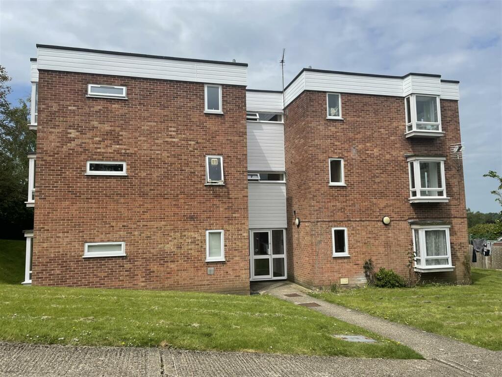 1 bedroom apartment for sale in Firgrove Court, Hungerford, RG17