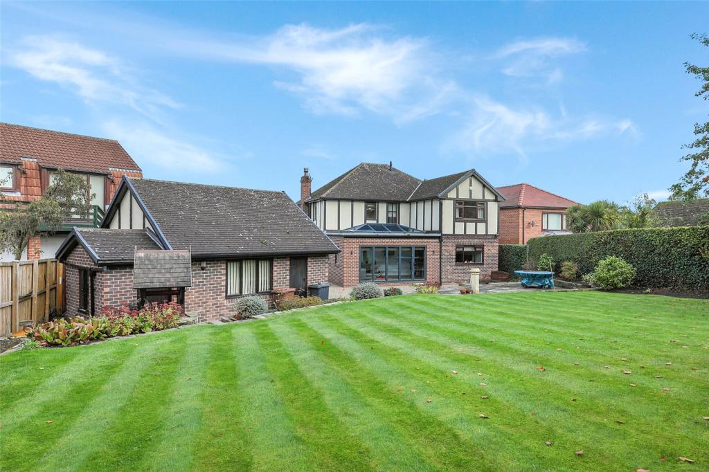 4 bedroom detached house for sale in Applehaigh Lane, Notton, Wakefield