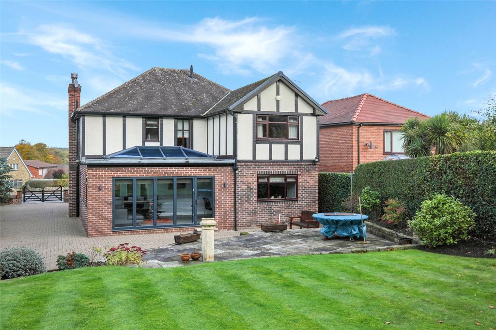 4 bedroom detached house for sale in Applehaigh Lane, Notton, Wakefield