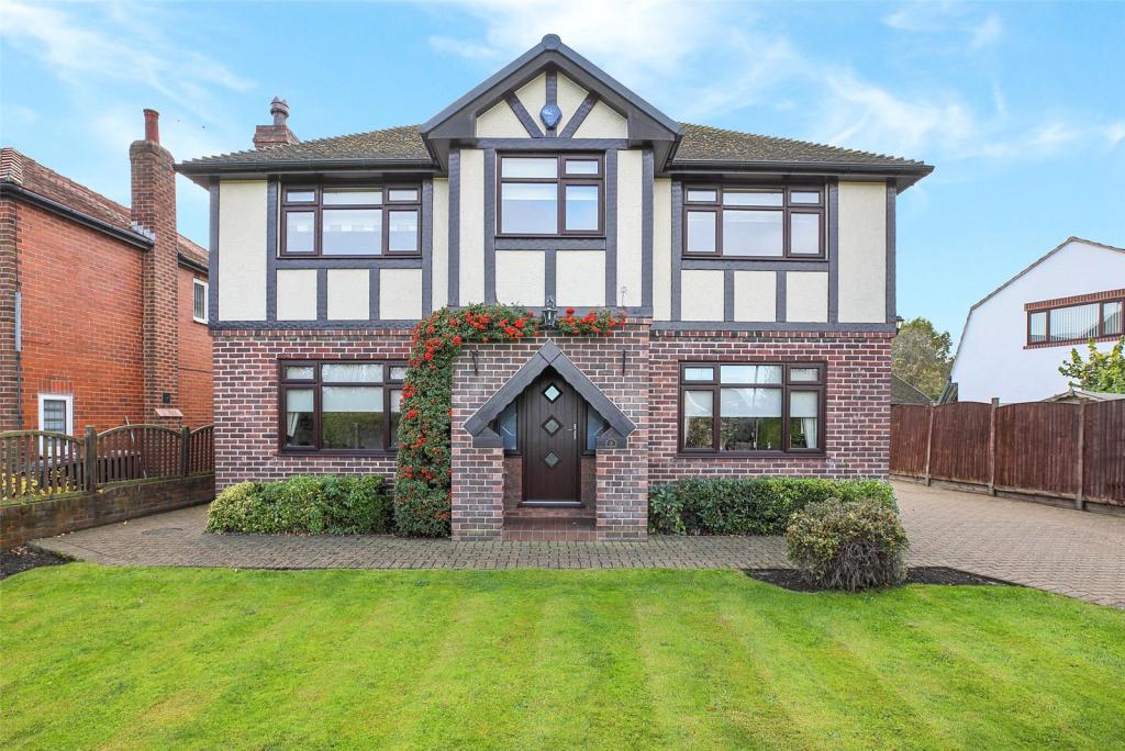 4 bedroom detached house for sale in Applehaigh Lane, Notton, Wakefield