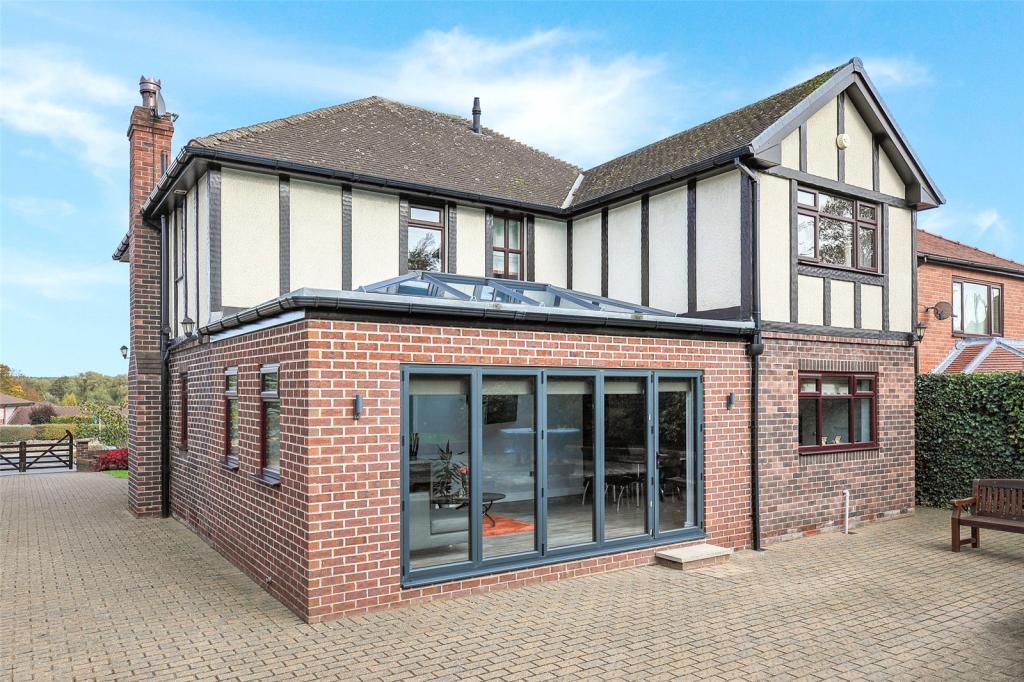 4 bedroom detached house for sale in Applehaigh Lane, Notton, Wakefield