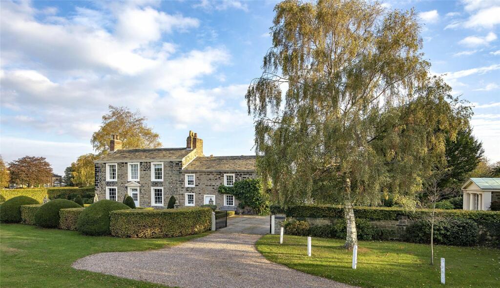 5 bedroom detached house for sale in Heath, Wakefield, West Yorkshire, WF1