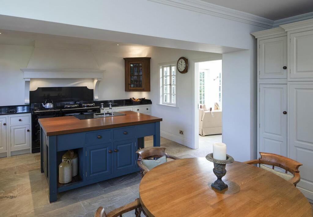 5 bedroom detached house for sale in Heath, Wakefield, West Yorkshire, WF1