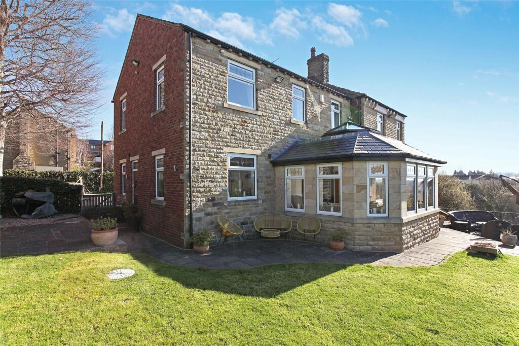 5 bedroom detached house for sale in Runtlings Lane, Ossett, West