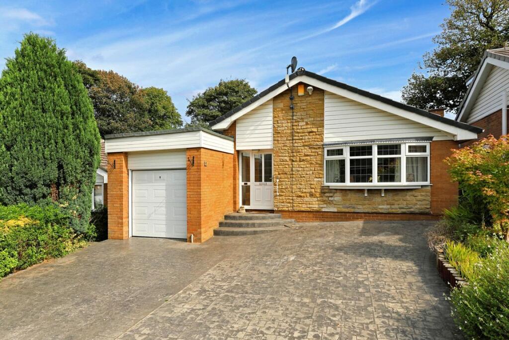 3 bedroom bungalow for sale in Wood Mount, Overton, Wakefield, West
