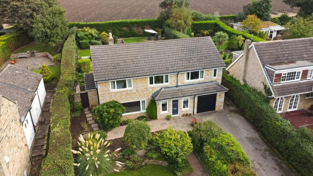 6 bedroom detached house for sale in Hill Top Road, Newmillerdam