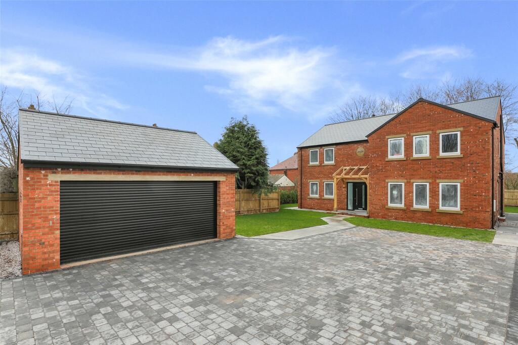 5 bedroom detached house for sale in Green Lane, Lofthouse, Wakefield