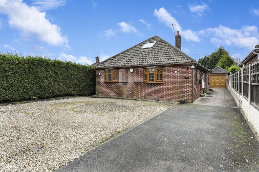 2 bedroom bungalow for sale in Green Lane, Lofthouse, Wakefield, West