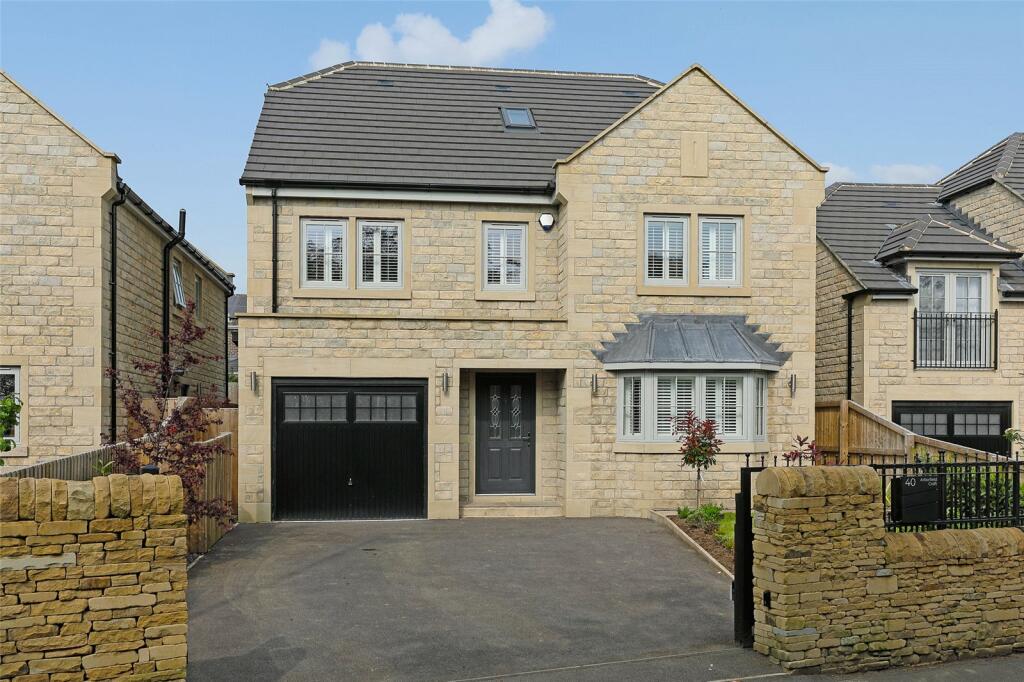 5 bedroom detached house for sale in South Lane, Netherton, Wakefield