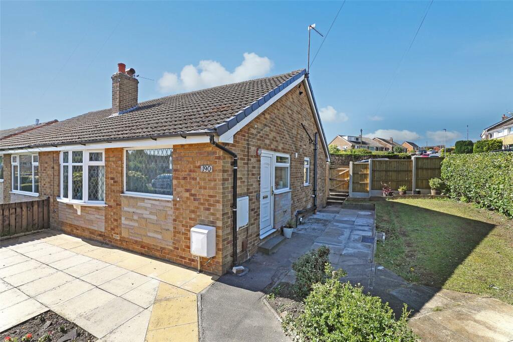 2 bedroom bungalow for sale in Towngate, Ossett, West Yorkshire, WF5