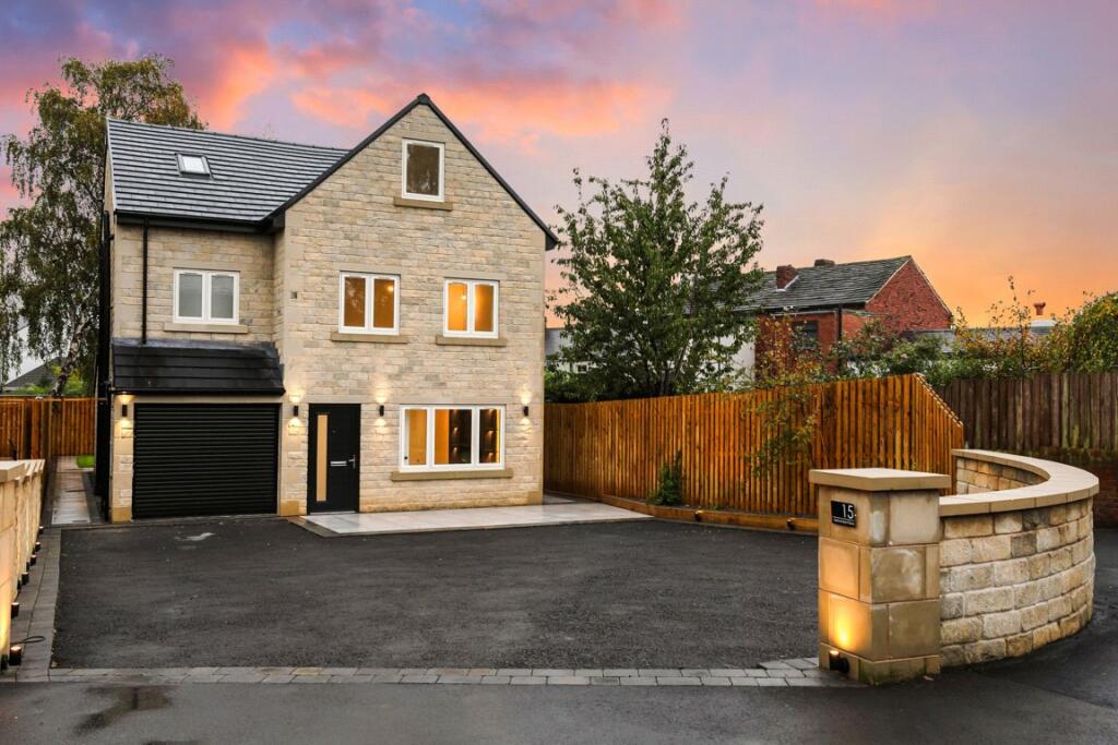 5 bedroom detached house for sale in Netherfield Place, Netherton