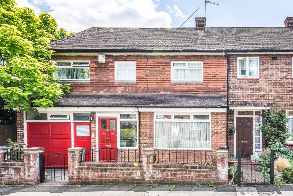 3 bedroom end of terrace house for rent in Alderwood Road London SE9