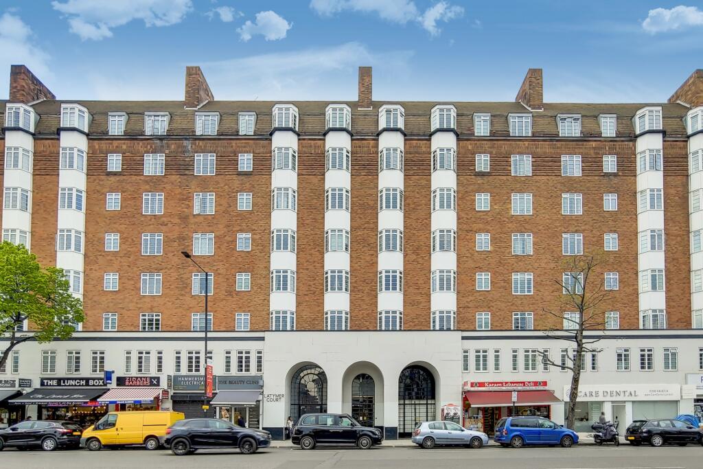 1 bedroom flat for sale in Latymer Court, Hammersmith Road, Hammersmith, W6