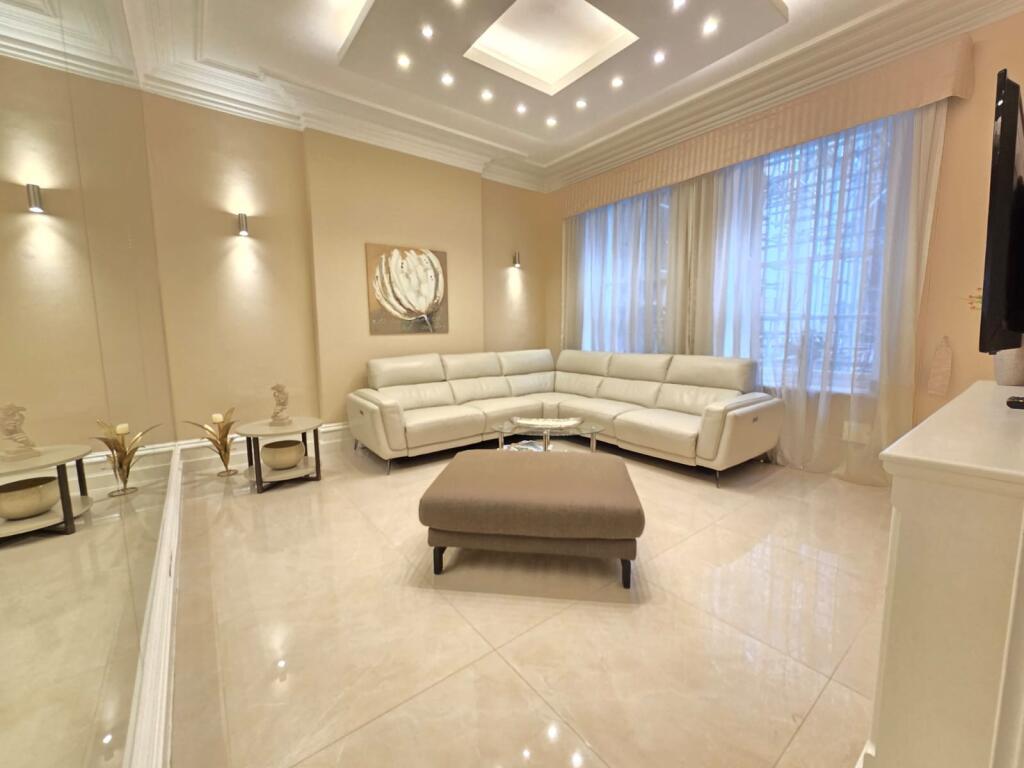 Main image of property: Park Mansions, Knightsbridge, SW1X
