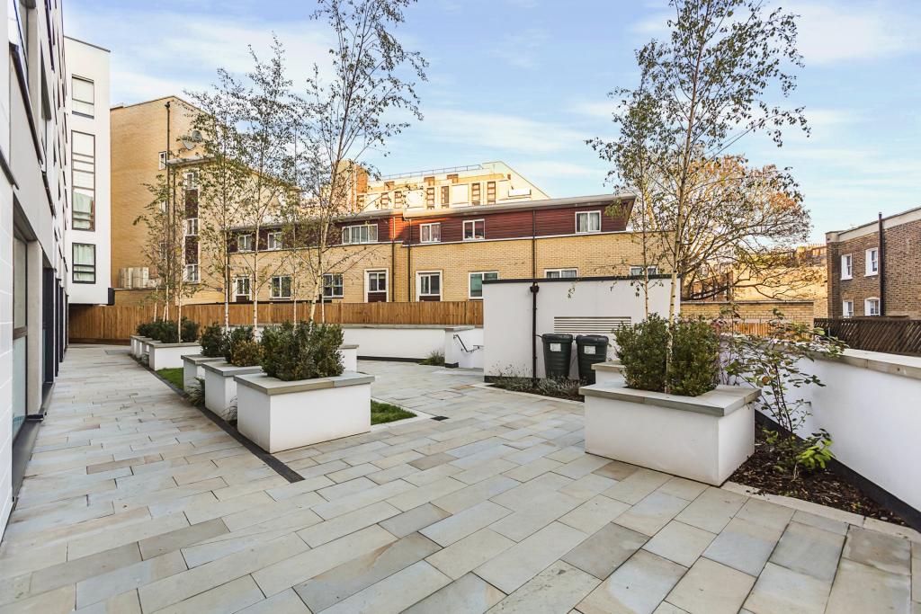 3 bedroom flat for sale in Holland Park Avenue, London, W11