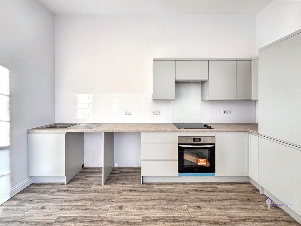 Main image of property: Flat 2 Cherry Tree House, 21 The Avenue, SO17 1XL