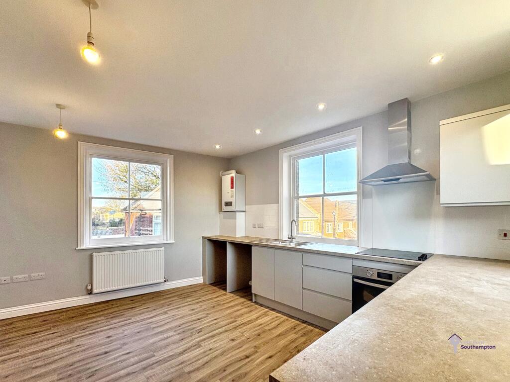 Main image of property: Flat 6 Cherry Tree House, 21 The Avenue, SO17 1XL