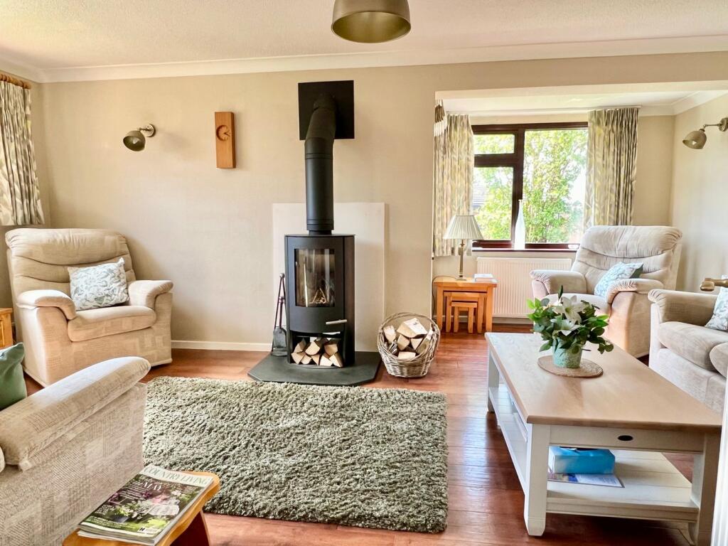 4 bedroom detached house for sale in Jubilee Drive, Bredon, Tewkesbury