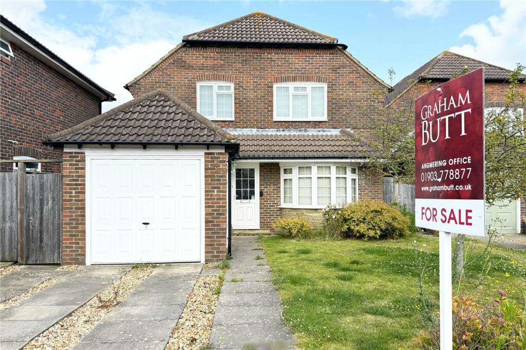 4 bedroom detached house for sale in Ashdown Close, 'The Dell