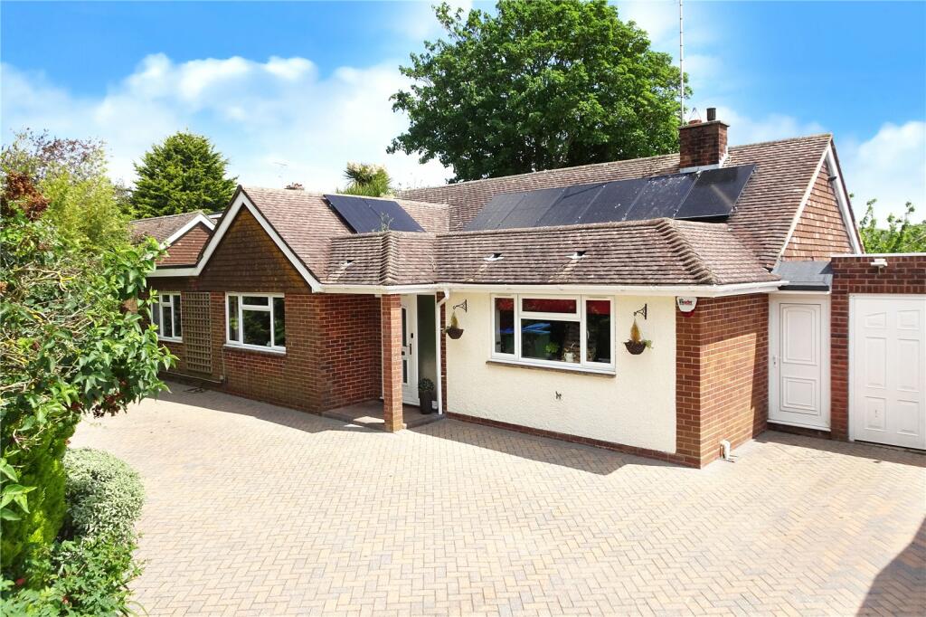 4 bedroom bungalow for sale in Mill Road Avenue, Angmering, West Sussex