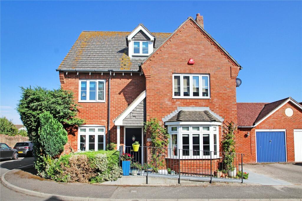 5 bedroom detached house for sale in Ashmead Way, Bramley Green